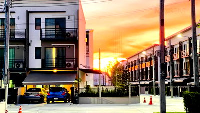Townhouses for sale อ่อนนุช 70/1 : 🎉 For Sell Town house BAAN KLANG MUANG SRINAKARIN-ONNUT 3-story 3 bedroom 3 bathroom