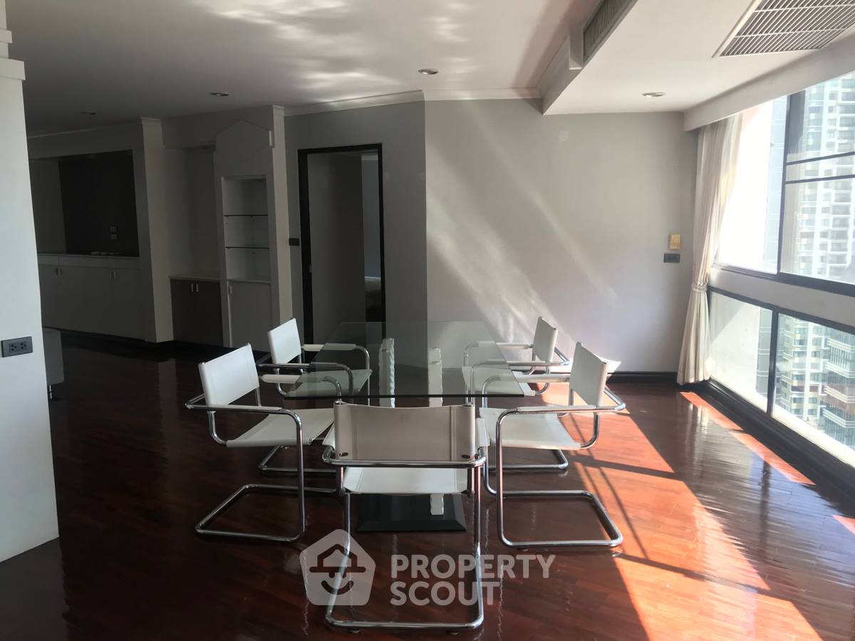 picture 3-BR Condo at President Park Condominium near MRT Queen Sirikit National Convention Centre (ID 514220) - 7/14