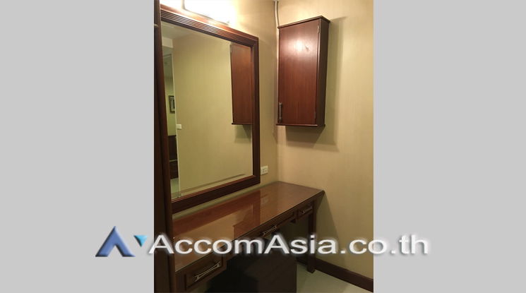 picture 🔼🔽 AccomA 📩 Classic condo with dark wood tones and cozy charm (1518239) - 5/8