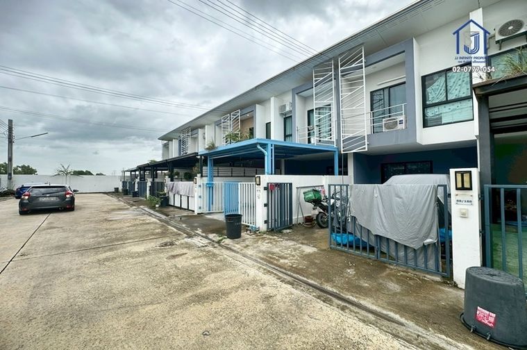 2-bed townhouse for sale, 16.9 sq wah, BR @ Arena Nongchock