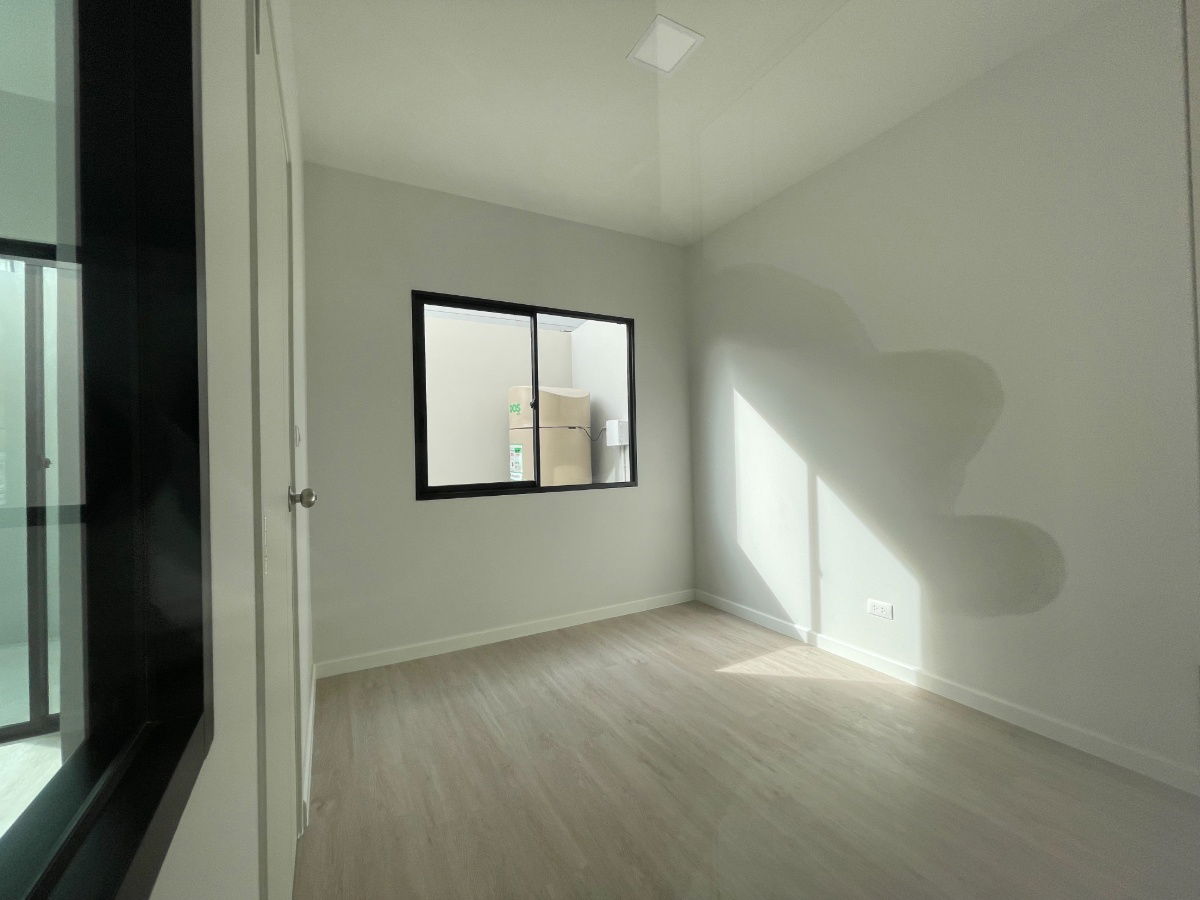 picture 🏡 Corner Townhome with Extra Space for Sale – Siri Place Phetkasem–Sai 4 - 5/8