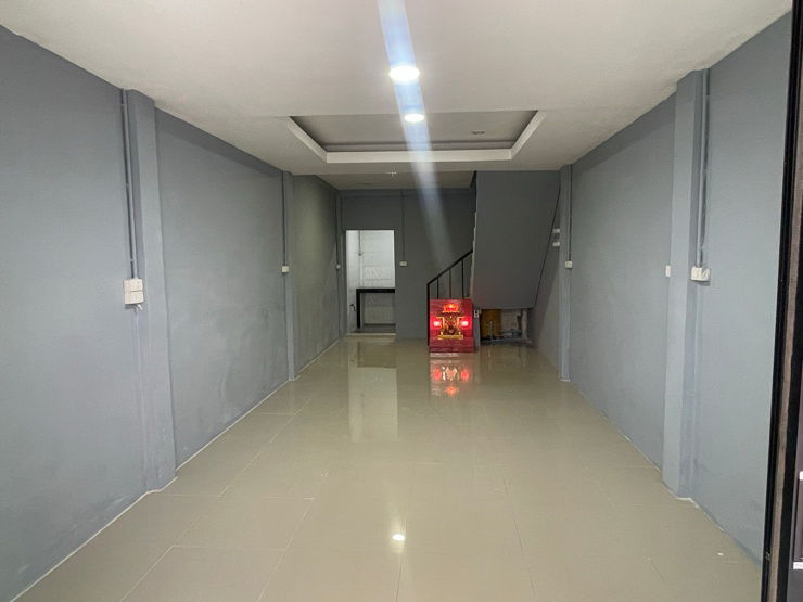 รูป บ้านตึก 3ชั้นทตกแต่งแล้วพร้อมอยู่ เดินทางสะดวก+ง่าย ใกล้สถานที่สำคัญหลายแห่ง - รูปที่ 2/9