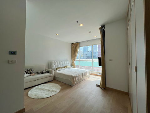 P-117832 Condo for rent The Address Chidlom fully furnished (Confirm again when visit). 
