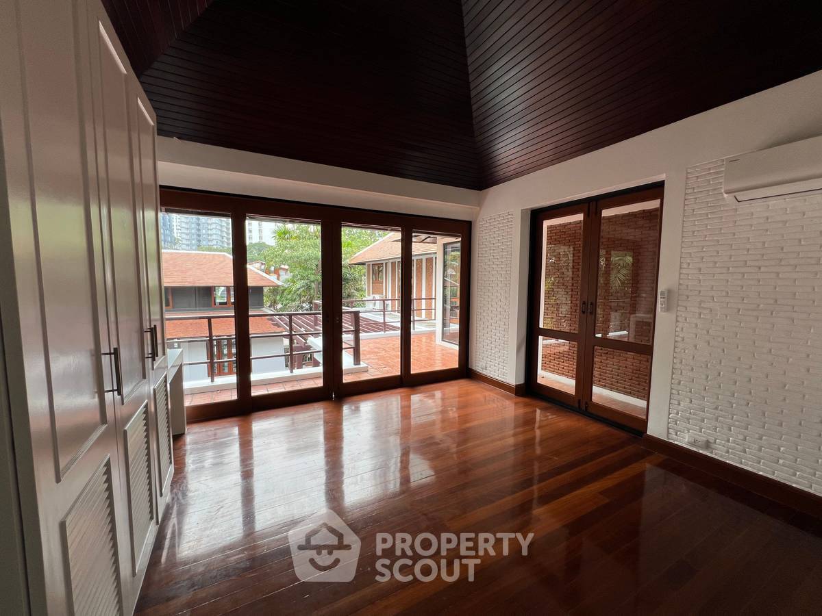 picture 5-BR Villa near MRT Khlong Toei (ID 1483496) - 5/13