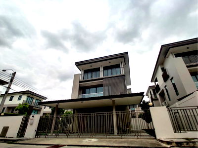 Houses for sale Ramkhamhaeng University 2 : P0189 Urgent Sale! 3-Storey Home in Aq Arbor Pattanakarn