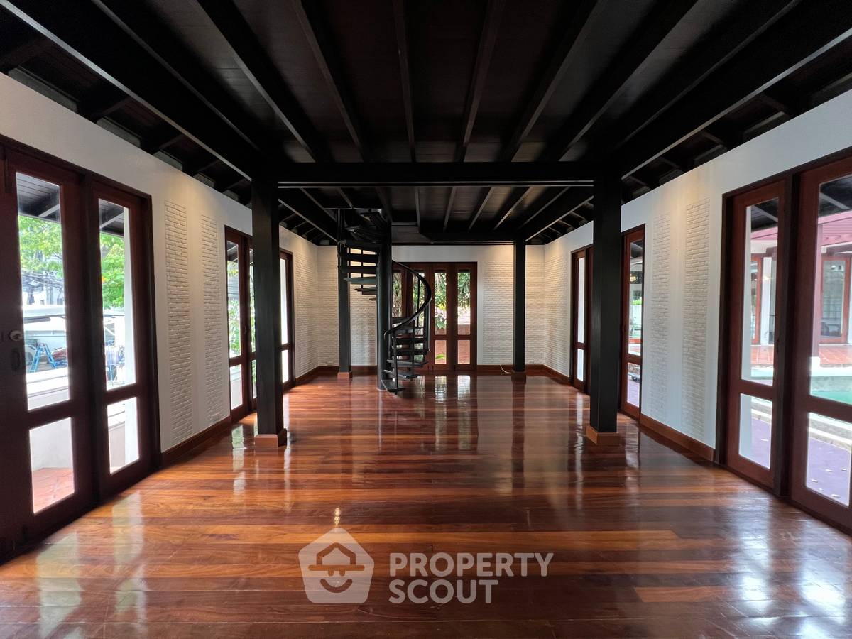picture 5-BR Villa near MRT Khlong Toei (ID 1483496) - 6/13