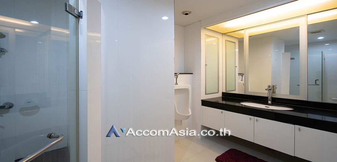 รูป 🔼🔽 AccomA 📩 Modern condominium with open space and wood finishes (AA26581) - รูปที่ 16/17