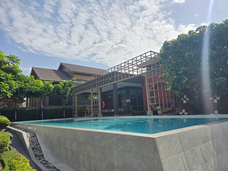 ขายทาวน์โฮม : สัมผัสธรรมชาติได้ทุกวัน! กับทาวน์โฮมติดสวนสวย ทำเลทอง ใกล้ฟิวเจอร์พาร์ครังสิตเพียงไม่กี่นาที