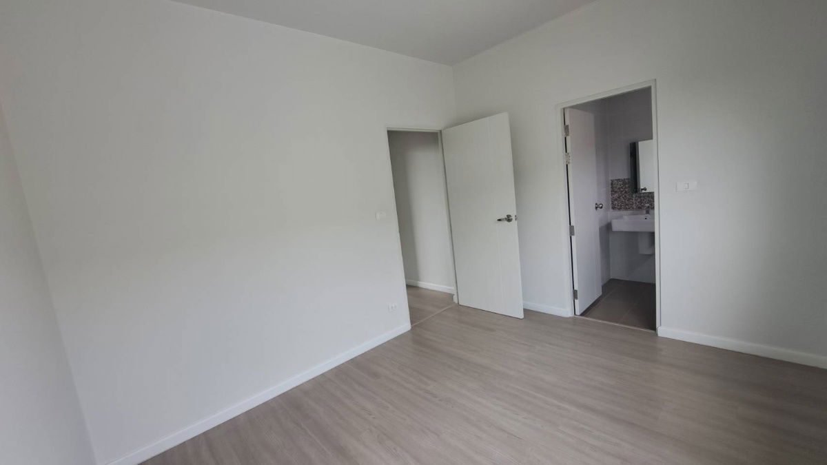 รูป ขายบ้านบ้านตัวอย่าง ทาวน์โฮม หน้าคลับเฮ้าส์ วิวสระว่ายน้ำ !!! สไตล์ Modern Loft โครงการ สิริเพลส ประชาอุทิศ 90 - รูปที่ 14/16