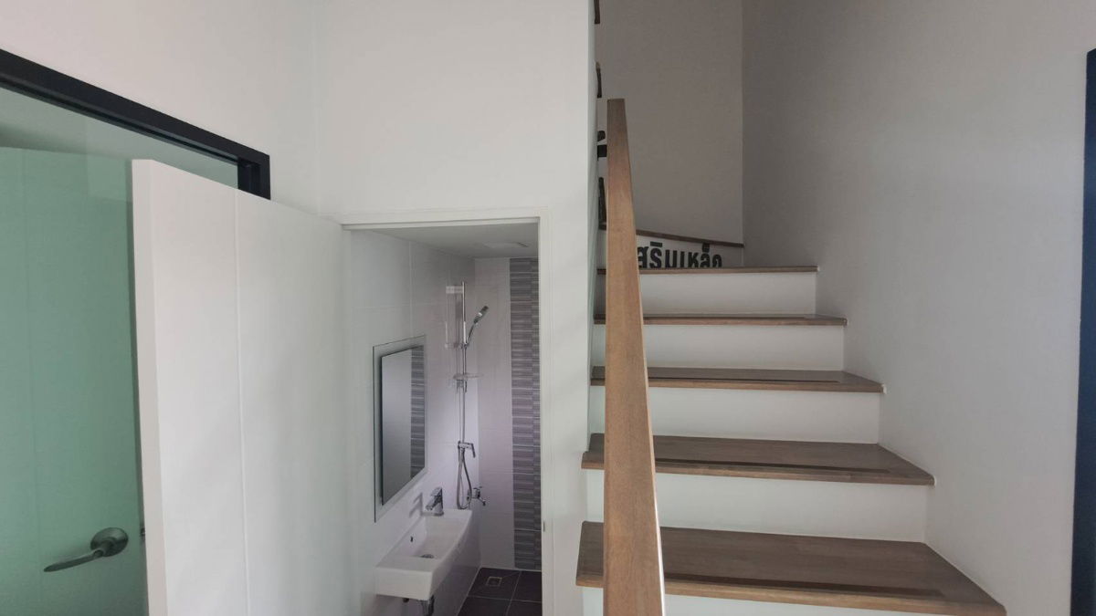 รูป ขายบ้านบ้านตัวอย่าง ทาวน์โฮม หน้าคลับเฮ้าส์ วิวสระว่ายน้ำ !!! สไตล์ Modern Loft โครงการ สิริเพลส ประชาอุทิศ 90 - รูปที่ 8/16