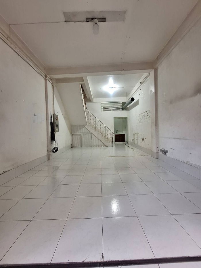 picture Shophouse for rent, Soi Sukhumvit 22, Klong Toei, 50 meters from  Park Origin Phrom Phong - 2/10