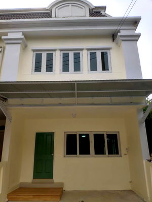เช่าโฮมออฟฟิศ เขตประเวศ : ให้เช่าถูกสุด หมู่บ้านดิเอ็กคลูซีฟ สวนหลวง 16000 บาท