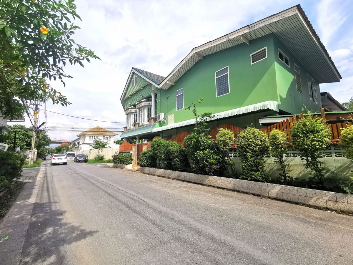 รูป บ้านเดี่ยว “หลังมุม” บรรยากาศสงบ ทำเลพรีเมียม ย่านตลิ่งชัน ใกล้เมือง ใกล้รถไฟฟ้า - รูปที่ 2/16