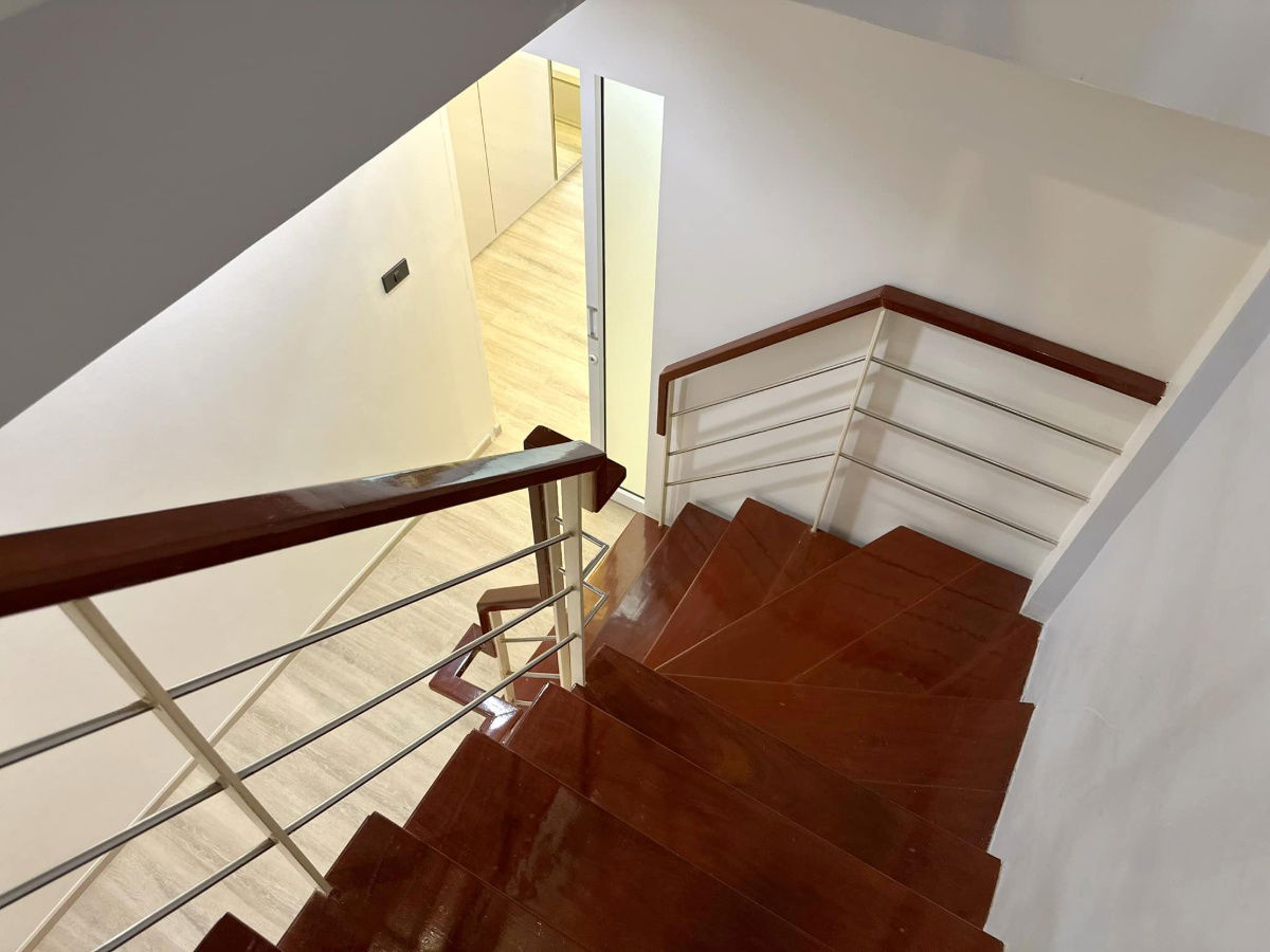 picture 🤩 Urgent! Luxurious 3-story townhome in the heart of Sathorn-Naradhiwas. Newly renovated with full built-in furnishings, ready for immediate move-in. - 15/22