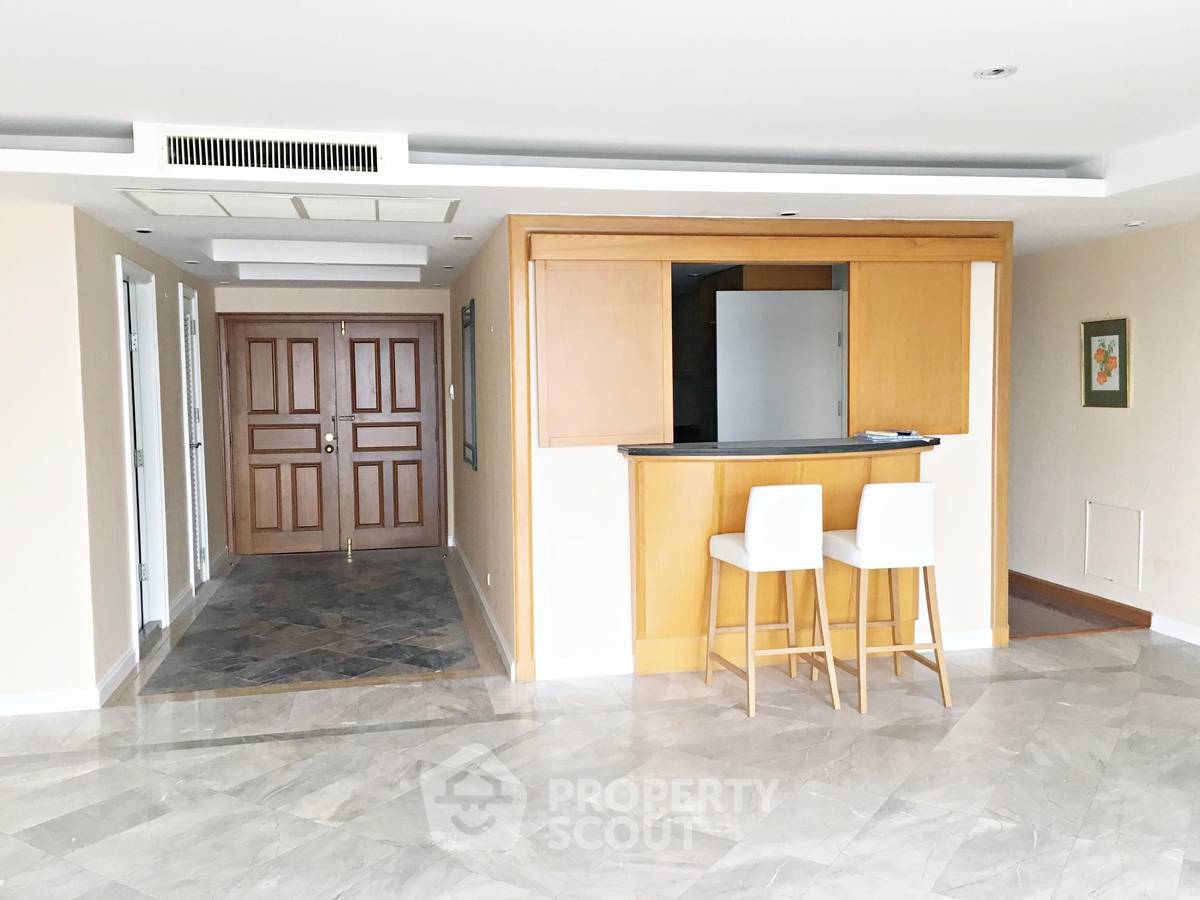 picture 3-BR Condo at Somkid Gardens Condominium near BTS Chit Lom (ID 452857) - 17/20