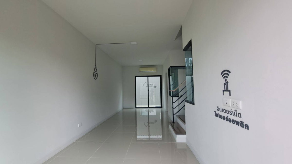 รูป ขายบ้านบ้านตัวอย่าง ทาวน์โฮม หน้าคลับเฮ้าส์ วิวสระว่ายน้ำ !!! สไตล์ Modern Loft โครงการ สิริเพลส ประชาอุทิศ 90 - รูปที่ 3/16