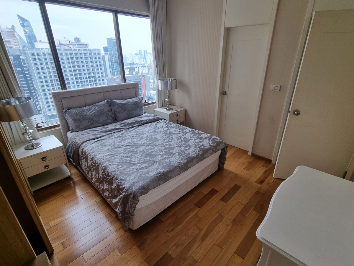 picture Your Dream Duplex Awaits! Live in Style at Emporio Place, Sukhumvit 24 - 7/20