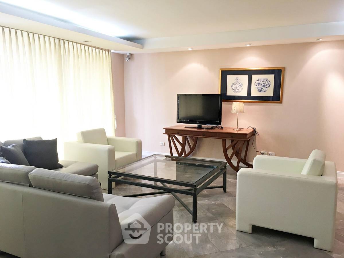picture 3-BR Condo at Somkid Gardens Condominium near BTS Chit Lom (ID 452857) - 2/20