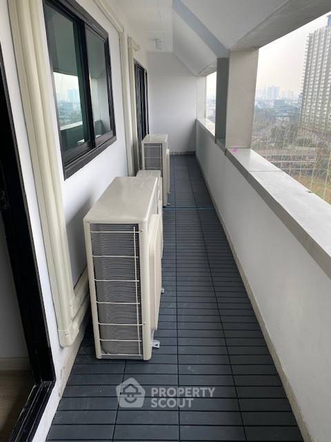 picture 2-BR Condo at Sarin Place Condominium near BTS Ratchayothin (ID 385370) - 3/7