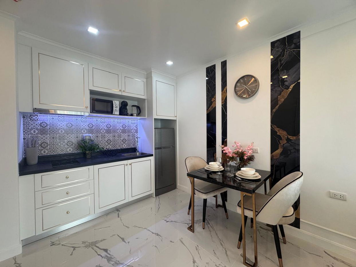 picture 1 Bedroom Condominium @ The Empire Tower - 4/14