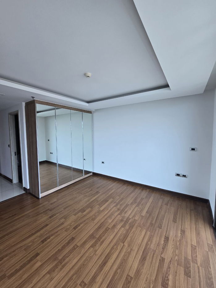 picture Studio Condominium @ The Peak Towers - 7/24