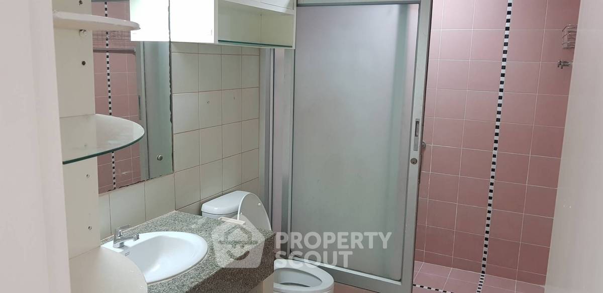 picture 3-BR Condo at Top View Tower Condominium near BTS Thong Lor (ID 562830) - 12/16