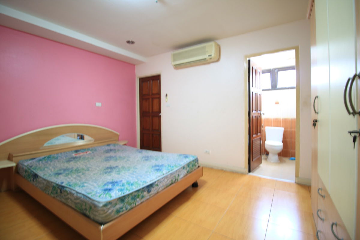 picture For sale Modern Town condominium in Ekkamai - 11/17