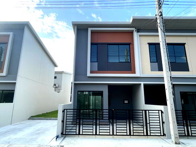 ทาวน์โฮม สมุทรสาคร : 🏡 ขายทาวน์โฮมแปลงมุม สิริเพลส เพชรเกษม-สาย 4