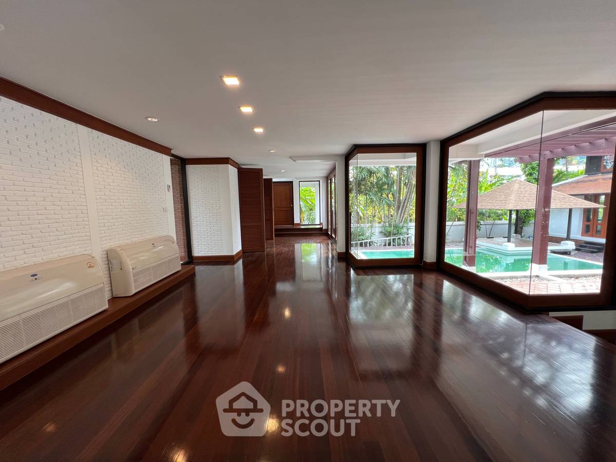 picture 5-BR Villa near MRT Khlong Toei (ID 1483496) - 13/13