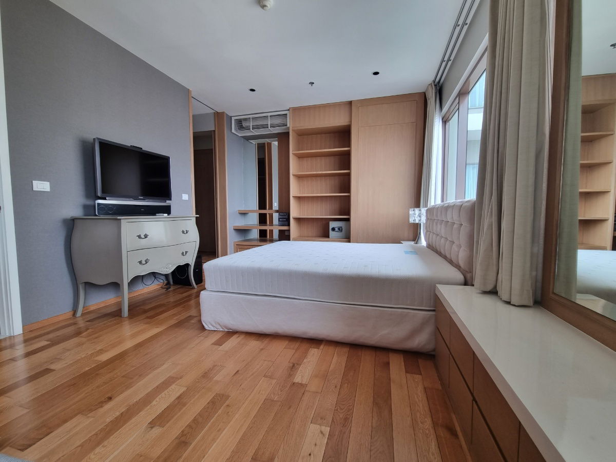 picture Your Dream Duplex Awaits! Live in Style at Emporio Place, Sukhumvit 24 - 13/20