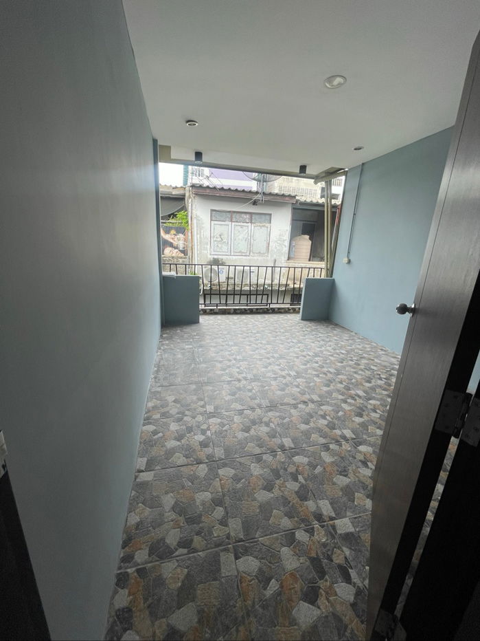 รูป บ้านตึก 3ชั้นทตกแต่งแล้วพร้อมอยู่ เดินทางสะดวก+ง่าย ใกล้สถานที่สำคัญหลายแห่ง - รูปที่ 9/9