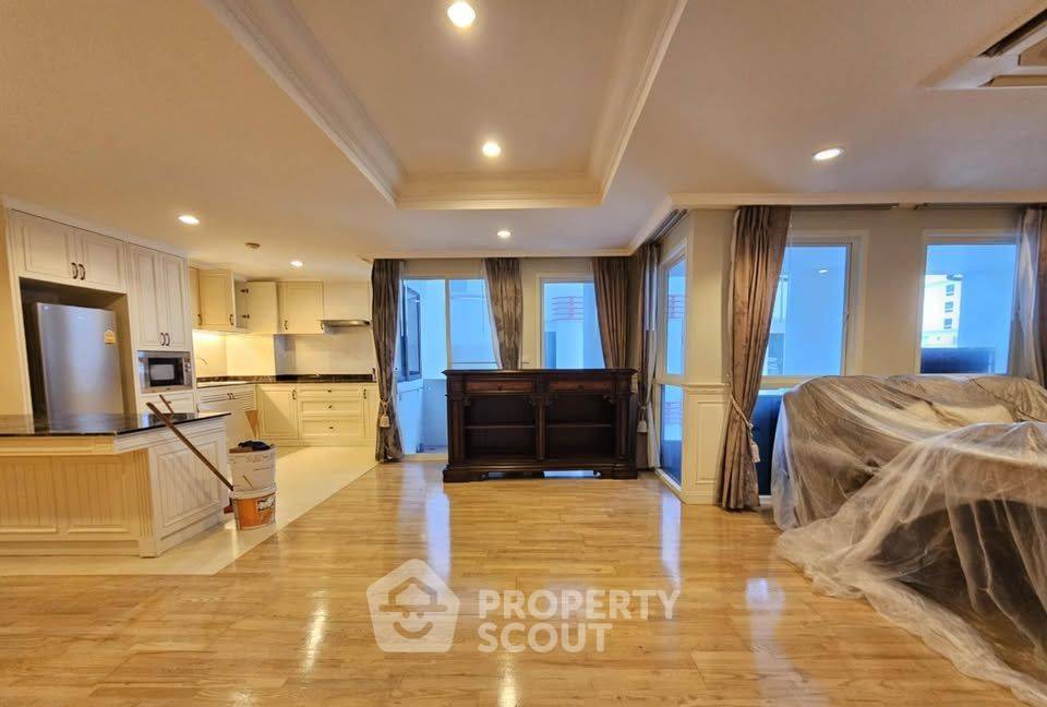 picture 2-BR Condo at La Maison Ruamrudee near BTS Phloen Chit (ID 2217203) - 6/12