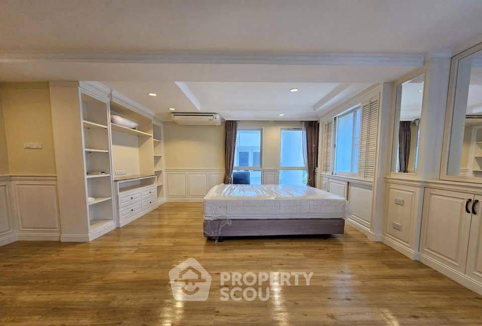 picture 2-BR Condo at La Maison Ruamrudee near BTS Phloen Chit (ID 2217203) - 4/12