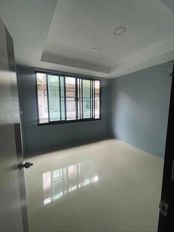 รูป บ้านตึก 3ชั้นทตกแต่งแล้วพร้อมอยู่ เดินทางสะดวก+ง่าย ใกล้สถานที่สำคัญหลายแห่ง - รูปที่ 7/9