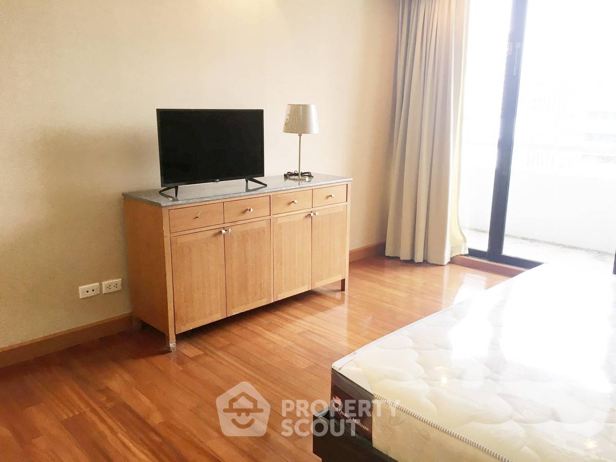 picture 3-BR Condo at Somkid Gardens Condominium near BTS Chit Lom (ID 452857) - 10/20