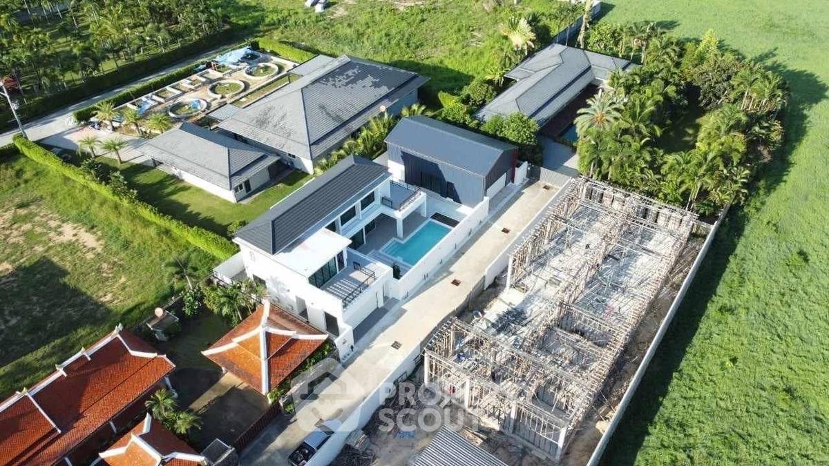 picture 4-BR Villa close to East Pattaya (ID 1784057) - 6/22