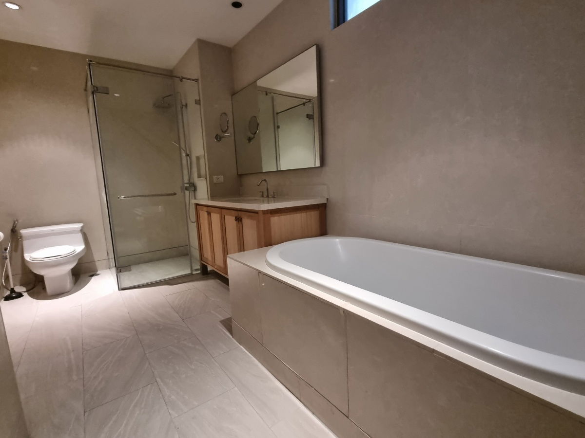 picture Your Dream Duplex Awaits! Live in Style at Emporio Place, Sukhumvit 24 - 18/20