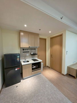 Condo for rent: Regal Sathon - Naradhiwas near BRT Chan Road 16,500 baht Property code: RS1071
