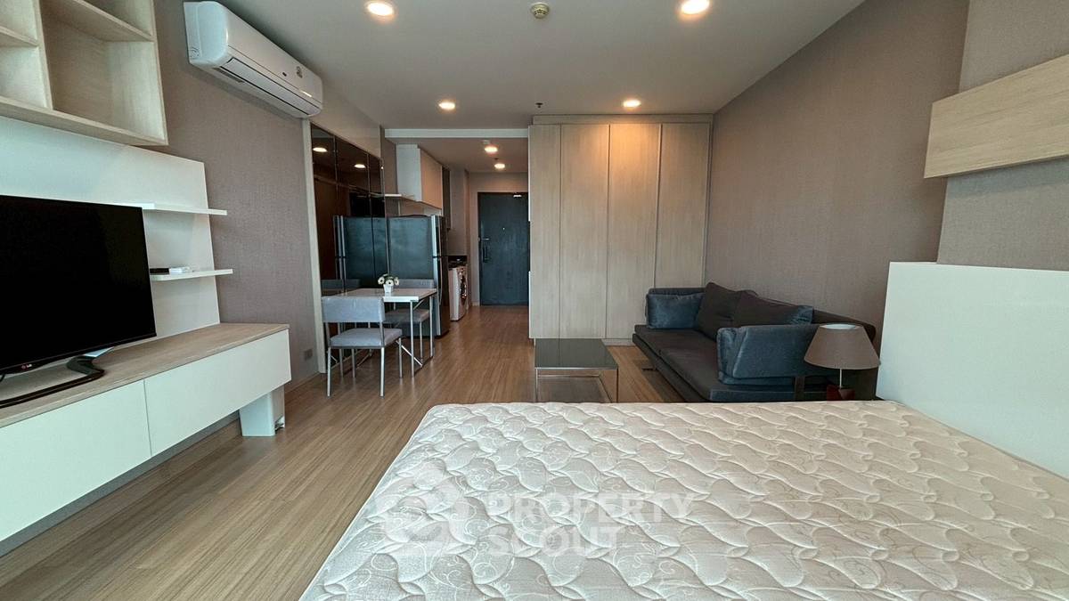 picture Studio Condo at Sky Walk Residences near BTS Phra Khanong (ID 2226510) - 1/6