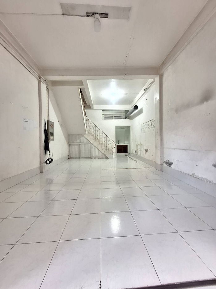 picture Shophouse for rent, Soi Sukhumvit 22, Klong Toei, 50 meters from  Park Origin Phrom Phong - 1/10