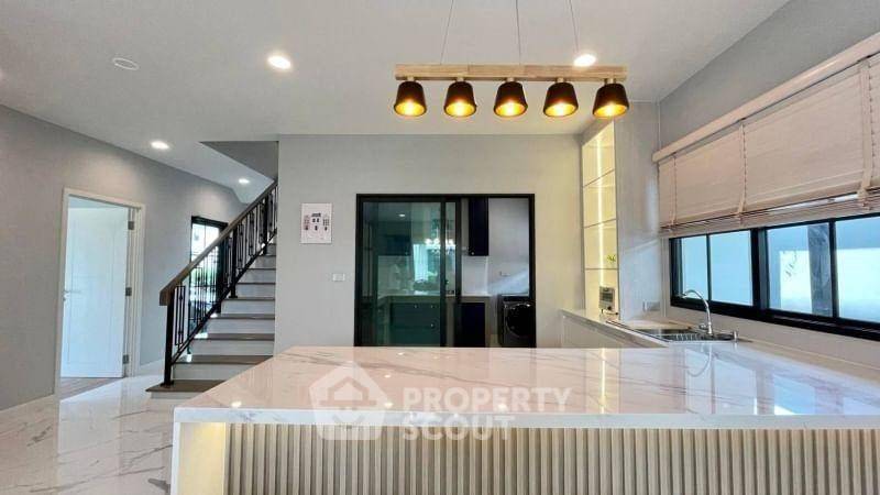 picture 4-BR House at Setthasiri Bangna-Suvarnabhumi close to Suvarnabhumi Airport (ID 2227169) - 4/19