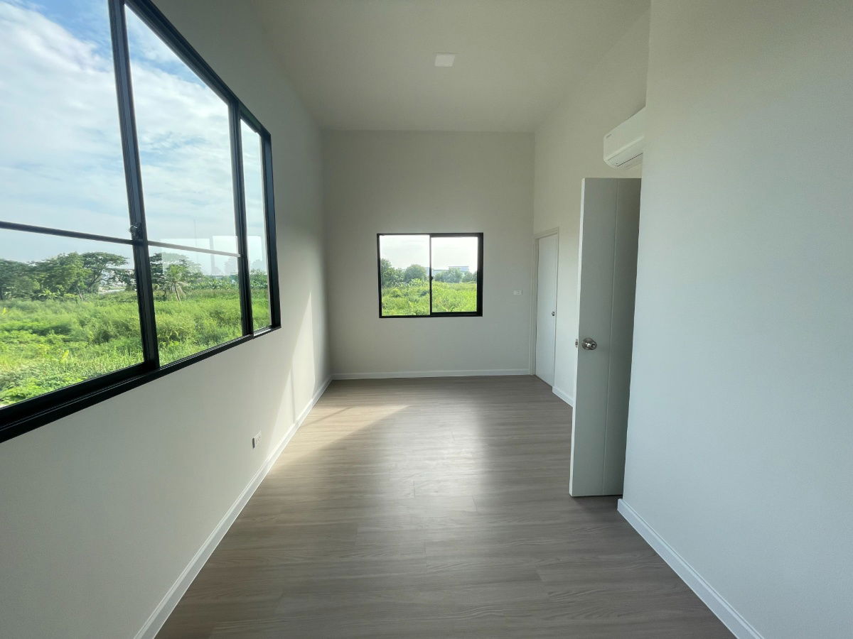 picture 🏡 Corner Townhome with Extra Space for Sale – Siri Place Phetkasem–Sai 4 - 6/8