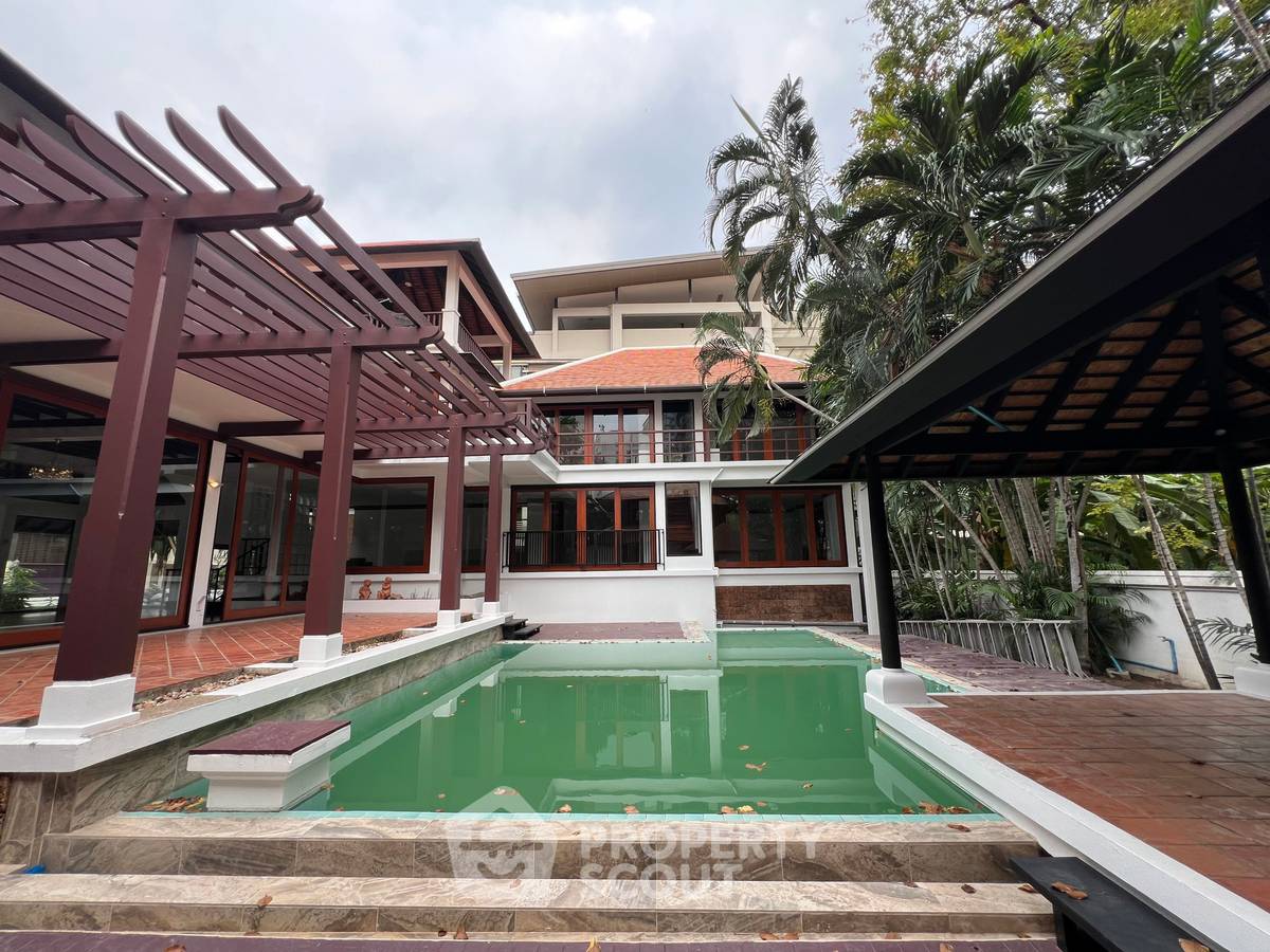 picture 5-BR Villa near MRT Khlong Toei (ID 1483496) - 1/13