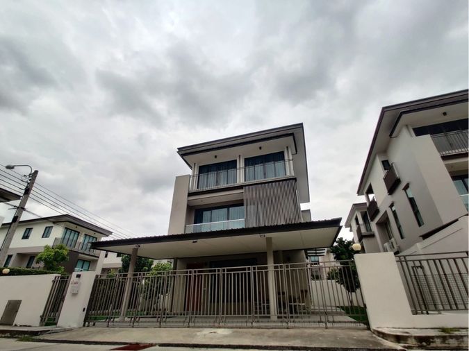 P0189 ให้เช่า บ้านเดี่ยว 3 ชั้น โครงการ AQ Arbor เฉลิมพระเกียรติ ร.9 ซอย 48 – พัฒนาการ ทำเลเงียบสงบ พื้นที่รอบบ้านกว้างที่สุดในโครงการ