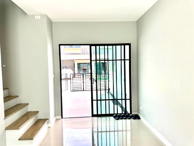 ทาวน์โฮม รร.ธัญรัตน์ : ขายบ้าน สิริเพลส วงแหวนลำลูกกา โครงการพร้อมอยู่จากแสนสิริ