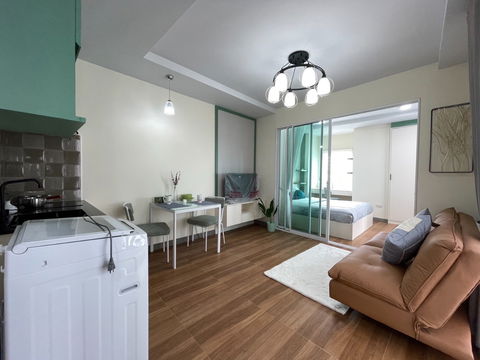 For rent, Green Tower Chiangmai, close to university Chiangmai, only 12000 baht per month, Tell (0955752068 Khun Chompoo)