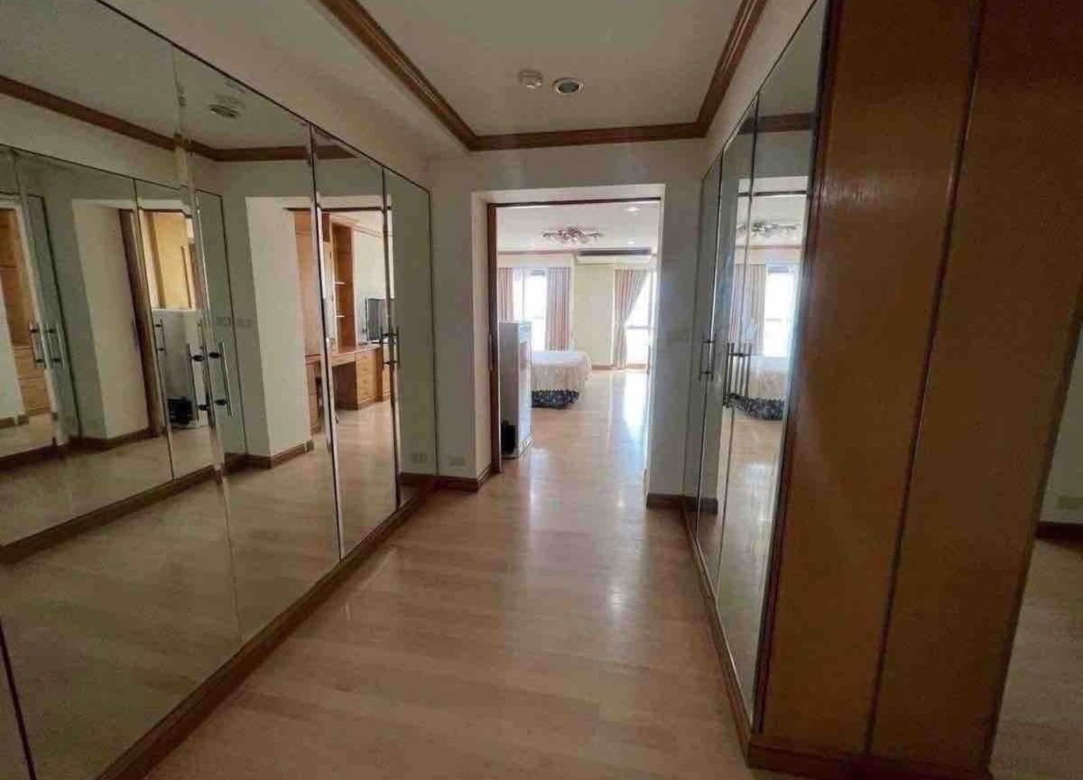 picture  Silom                       Suite  - 12/15