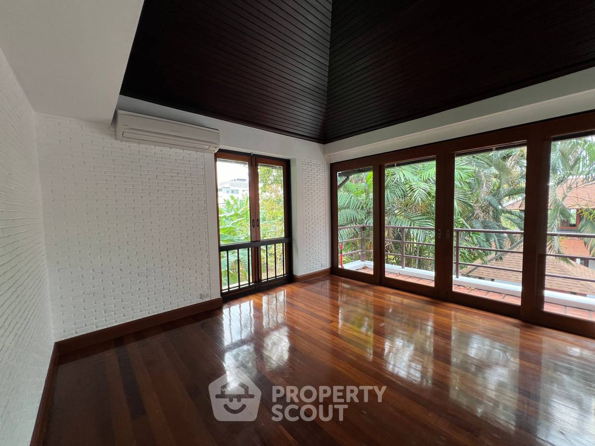 picture 5-BR Villa near MRT Khlong Toei (ID 1483496) - 8/13