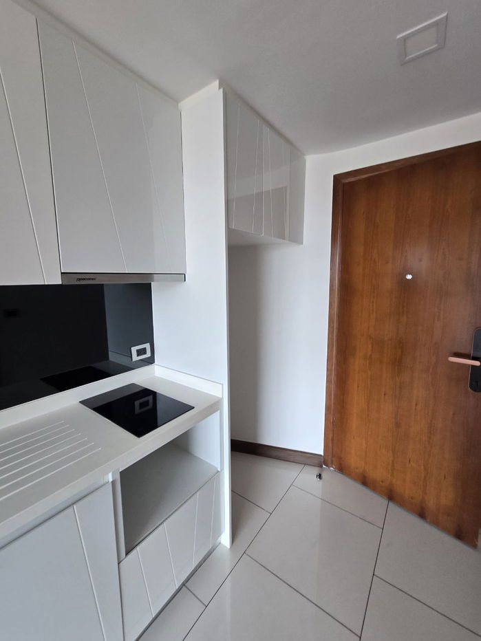 picture Studio Condominium @ The Peak Towers - 9/24