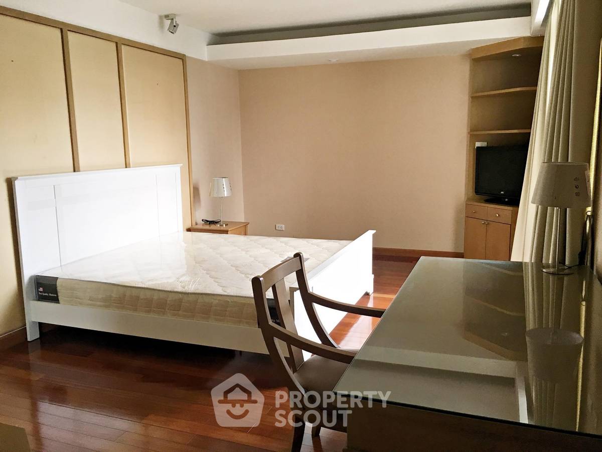 picture 3-BR Condo at Somkid Gardens Condominium near BTS Chit Lom (ID 452857) - 12/20